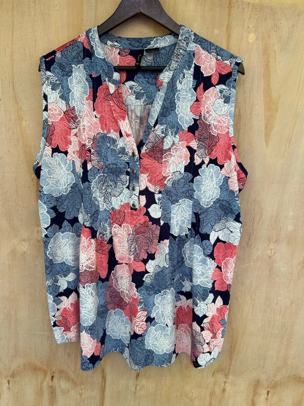 new directions Navy, Coral & White Floral Sleeveless Split-Neck Blouse